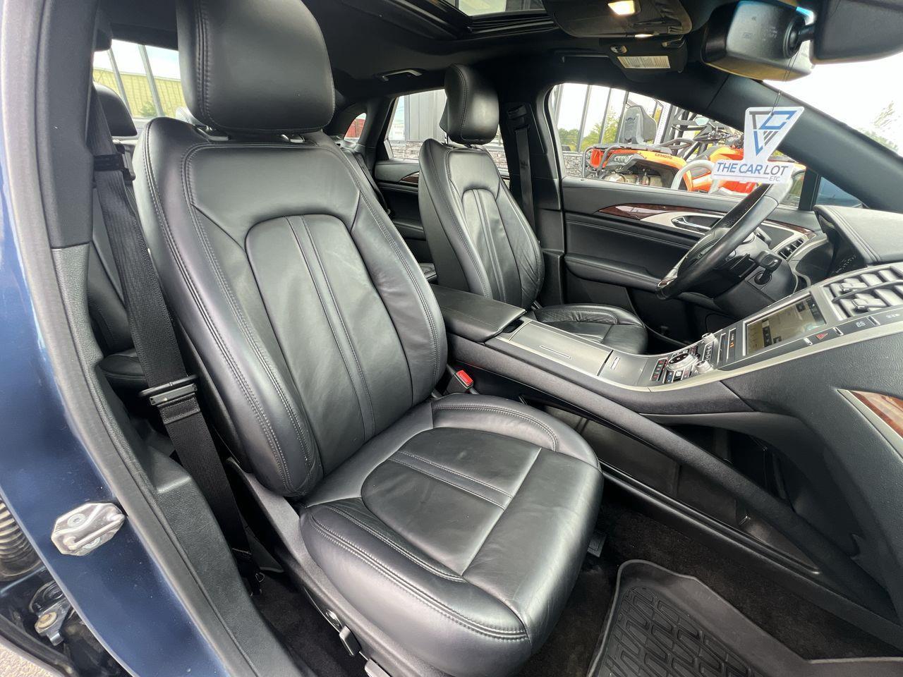 2018 Lincoln MKZ Select AWD, HEATED FRONT SEATS/ STEERING WHEEL, NAV, CRUISE CONTROL, BACK UP CAM!! Photo
