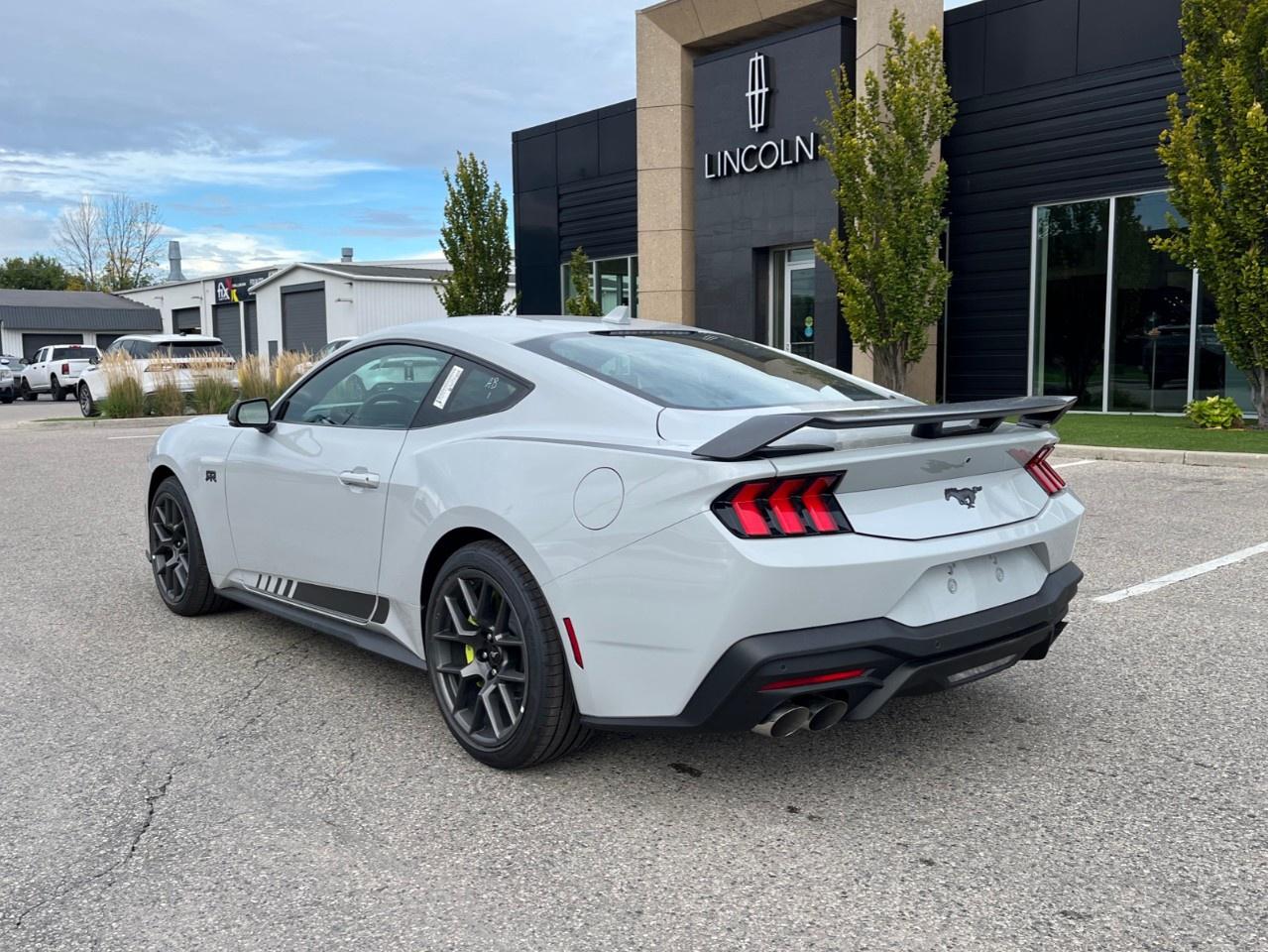 2026 Ford Mustang EcoBoost Premium Fastback Photo2