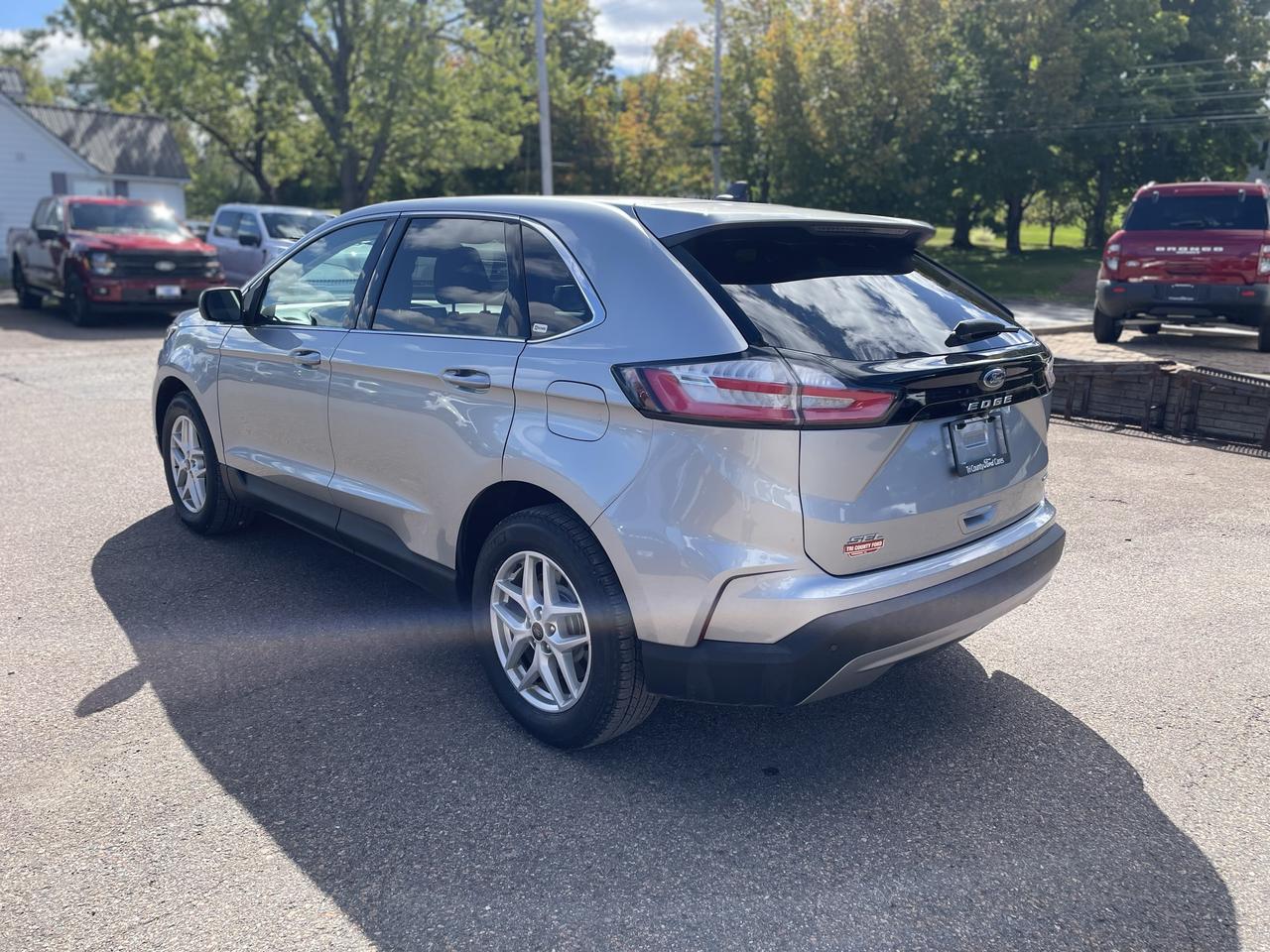 2023 Ford Edge SEL Photo4
