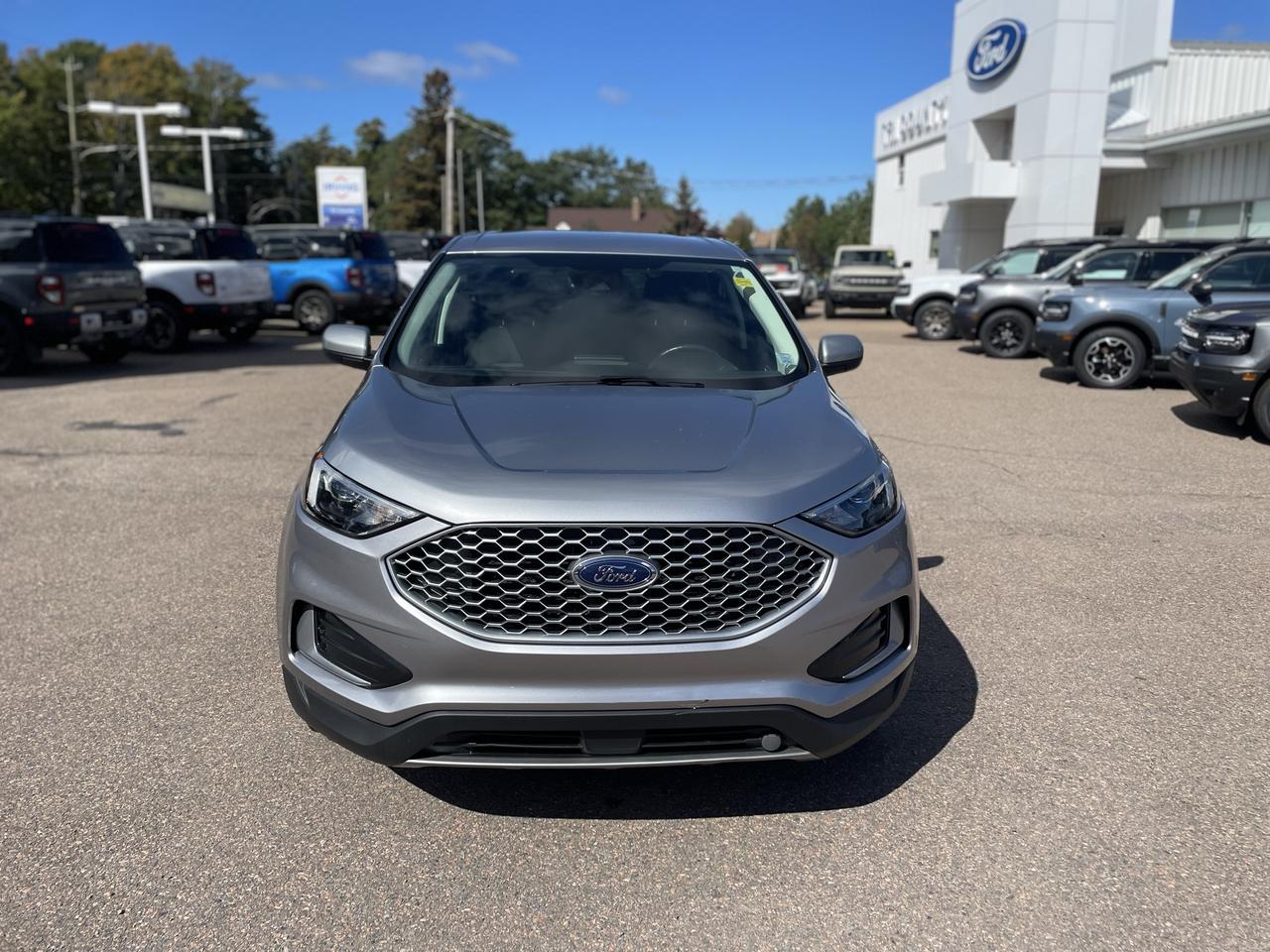 2023 Ford Edge SEL Photo1