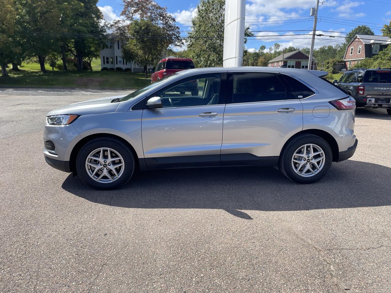 2023 Ford Edge SEL Photo3