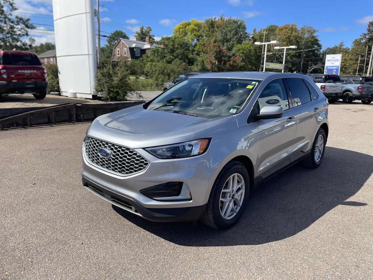 2023 Ford Edge SEL Photo2