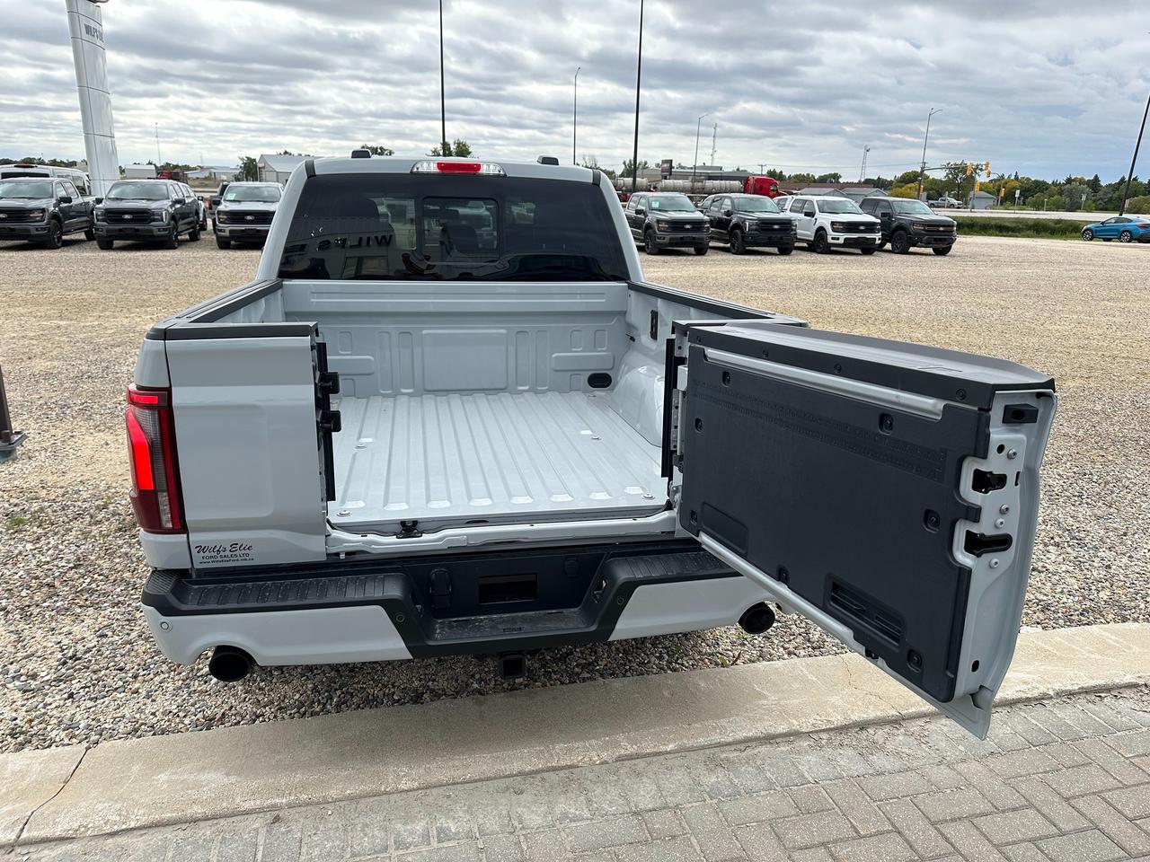 2026 Ford F-150 Lariat 4WD SuperCrew 5.5' Box Photo4