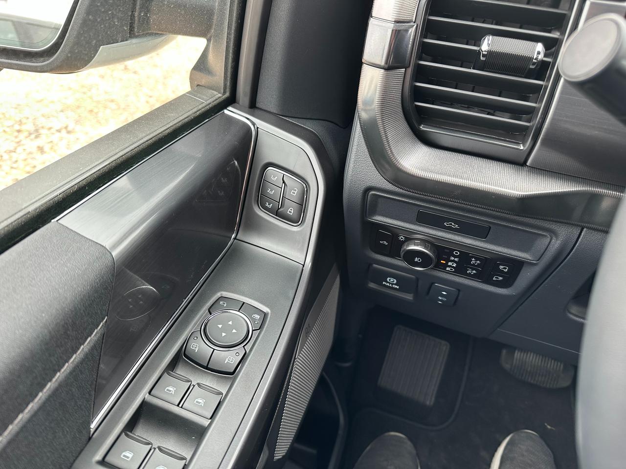 2026 Ford F-150 Lariat 4WD SuperCrew 5.5' Box Photo