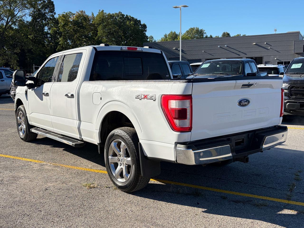 2023 Ford F-150 Lariat 4WD SuperCrew 6.5' Box w/ Tow Mirrors Photo3