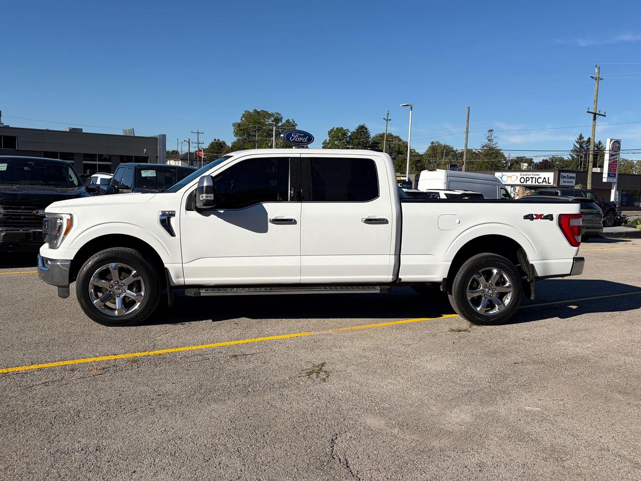 2023 Ford F-150 Lariat 4WD SuperCrew 6.5' Box w/ Tow Mirrors Photo2