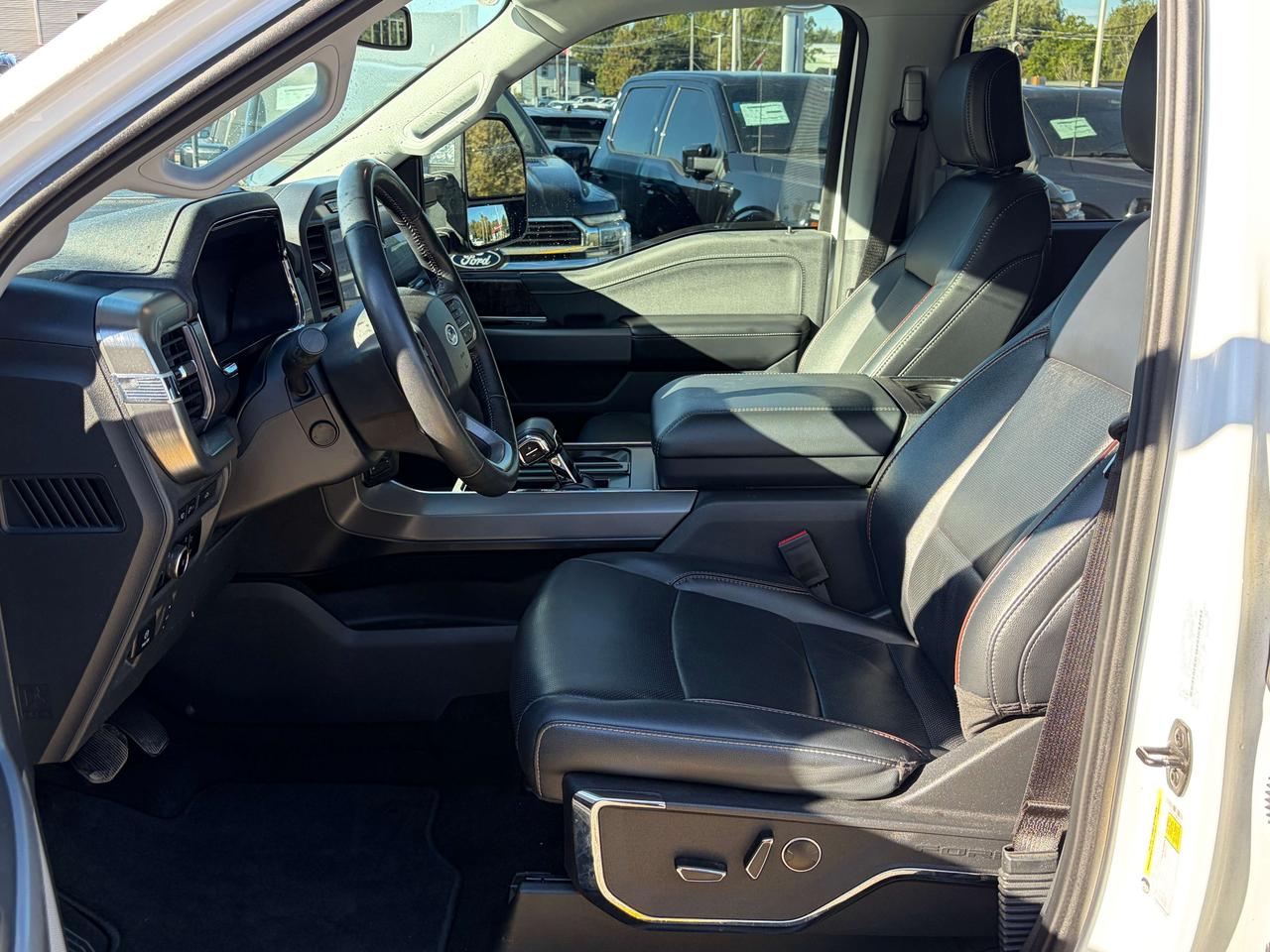 2023 Ford F-150 Lariat 4WD SuperCrew 6.5' Box w/ Tow Mirrors Photo