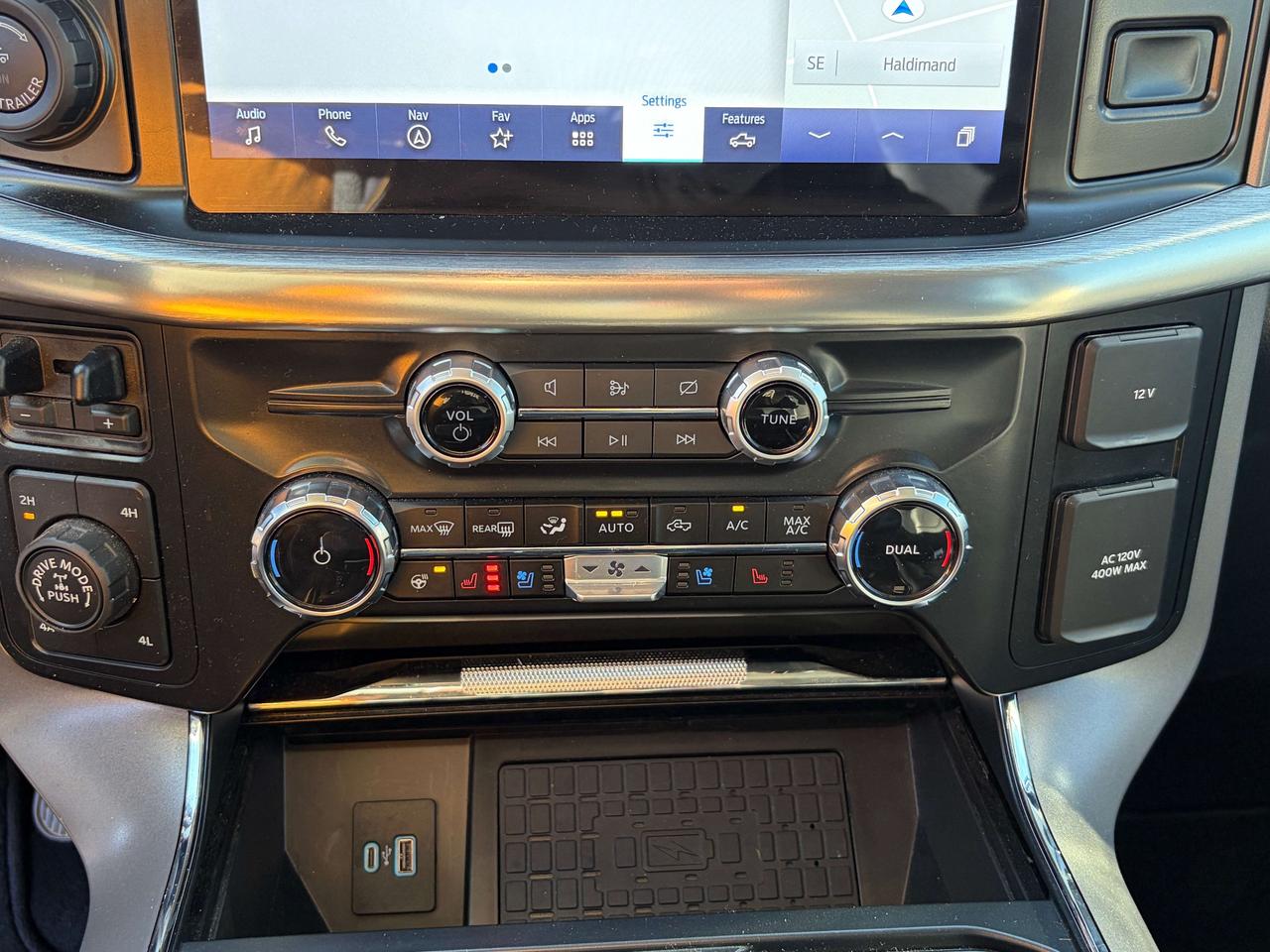 2023 Ford F-150 Lariat 4WD SuperCrew 6.5' Box w/ Tow Mirrors Photo
