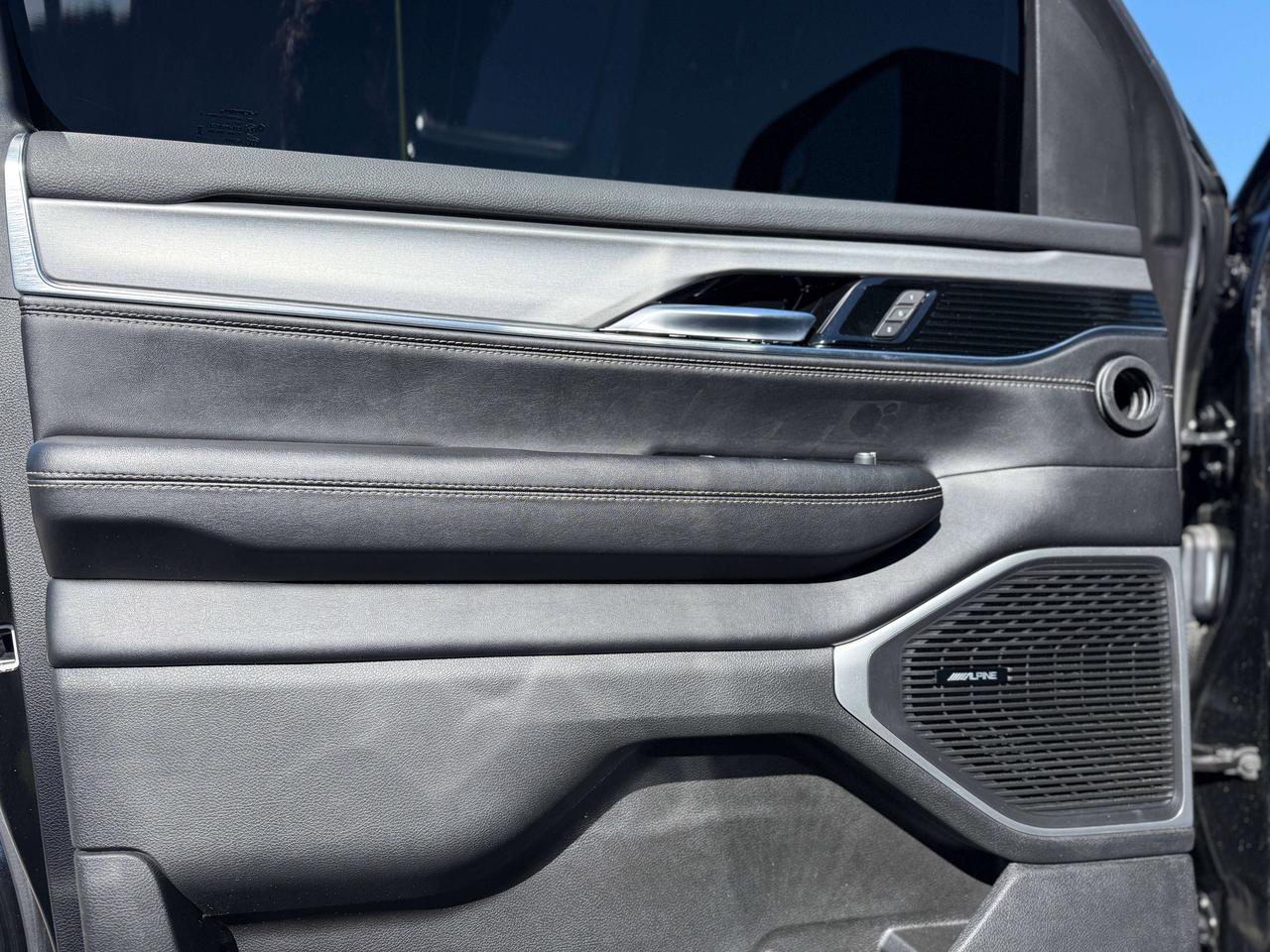 2024 Jeep Wagoneer Series II Carbide | NAVIGATION | REMOTE START | Photo