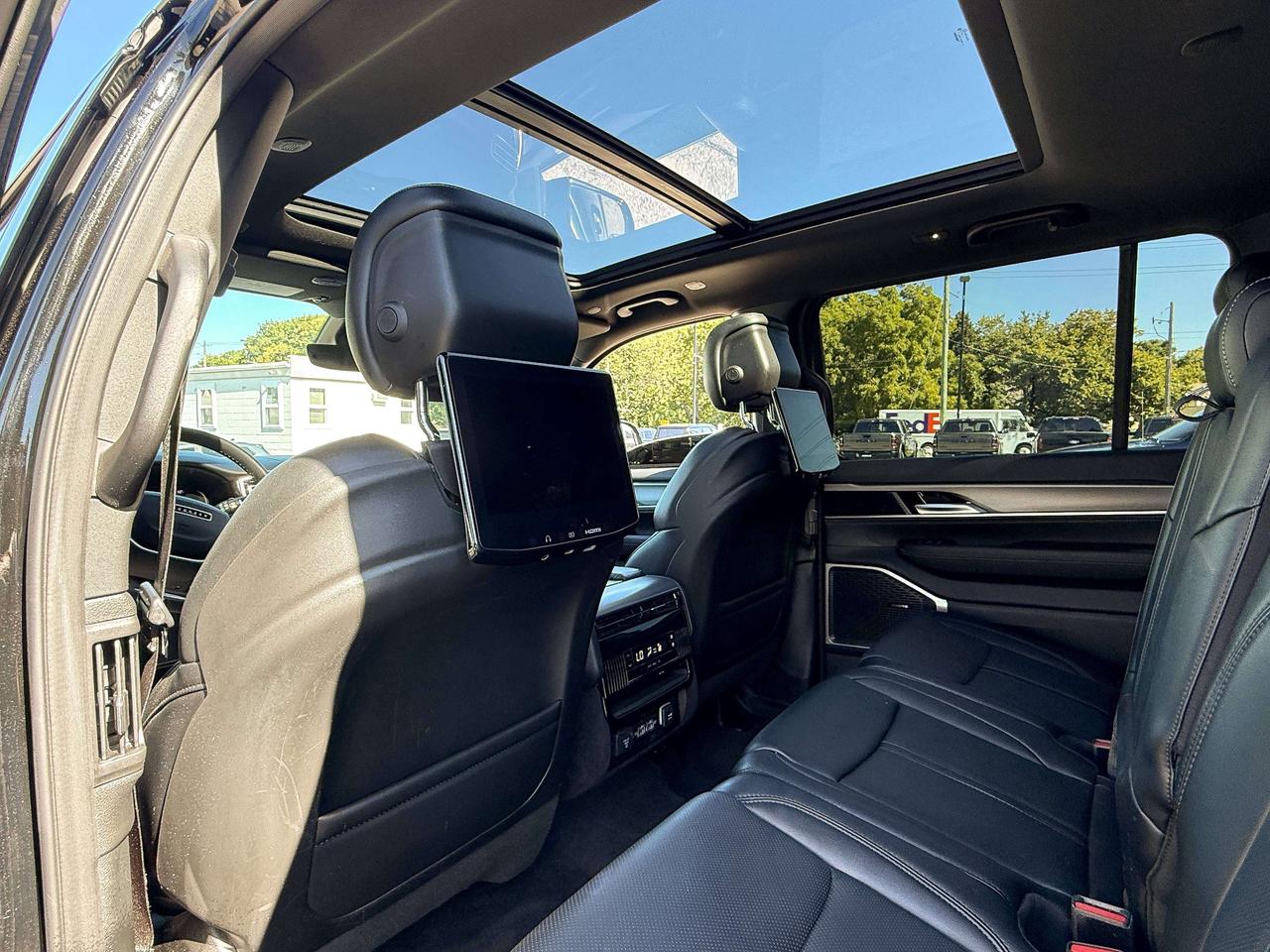 2024 Jeep Wagoneer Series II Carbide | NAVIGATION | REMOTE START | Photo