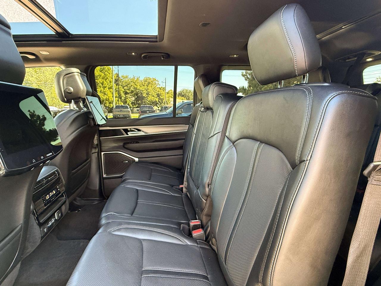 2024 Jeep Wagoneer Series II Carbide | NAVIGATION | REMOTE START | Photo