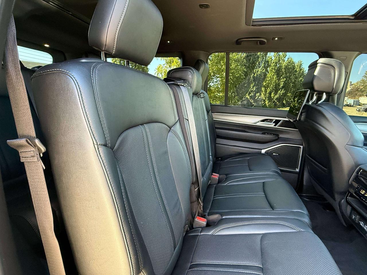 2024 Jeep Wagoneer Series II Carbide | NAVIGATION | REMOTE START | Photo