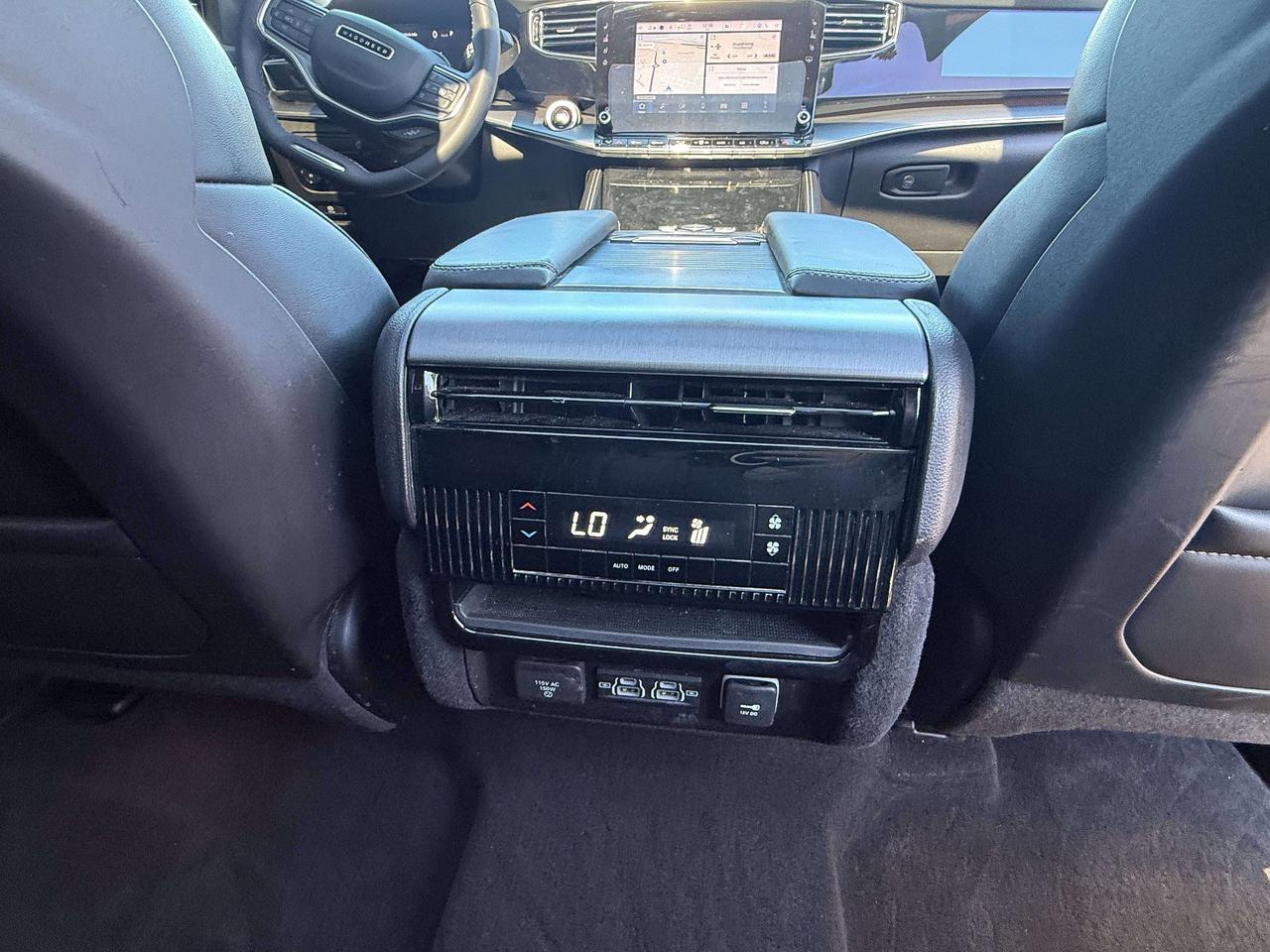2024 Jeep Wagoneer Series II Carbide | NAVIGATION | REMOTE START | Photo