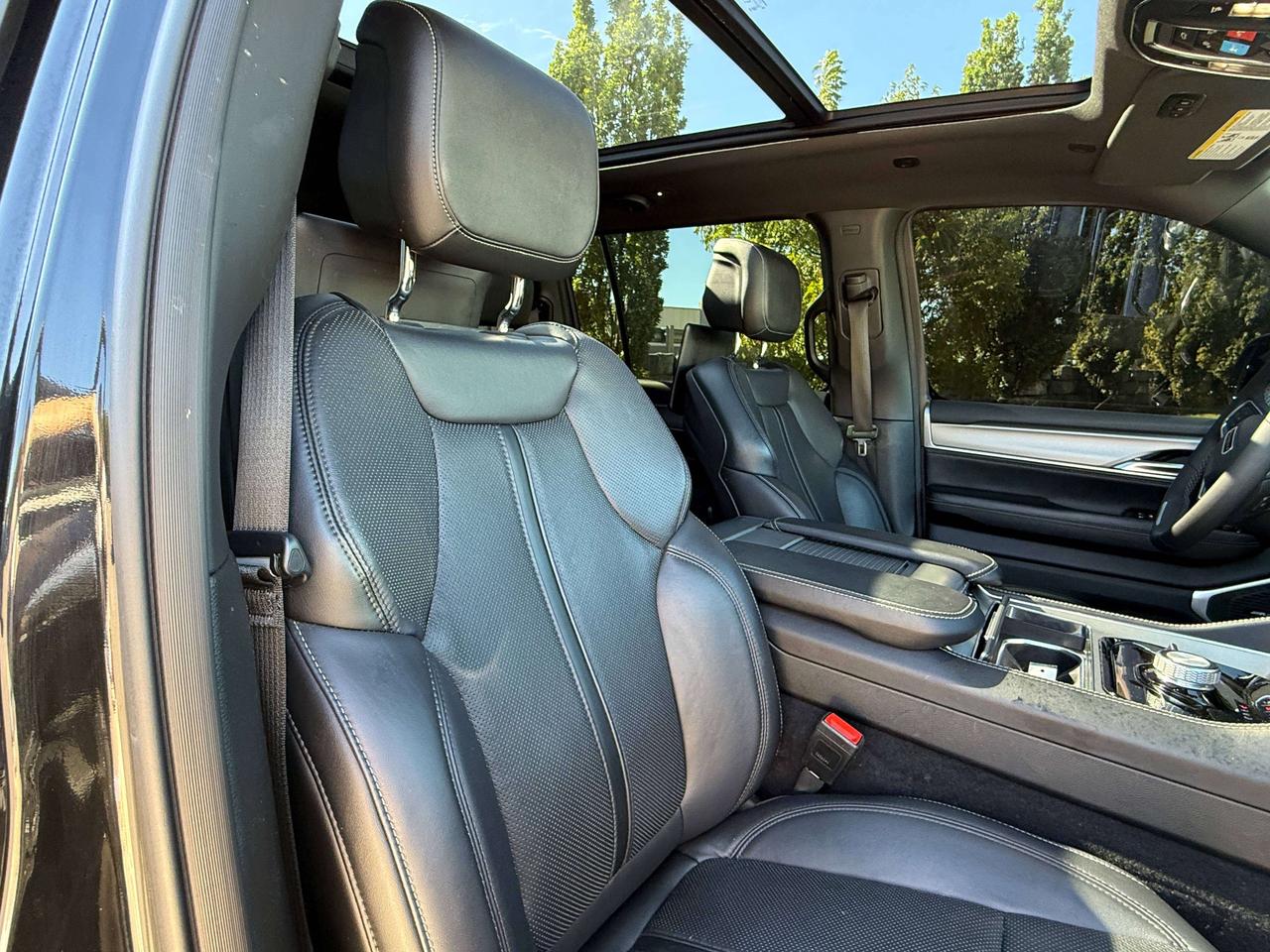 2024 Jeep Wagoneer Series II Carbide | NAVIGATION | REMOTE START | Photo