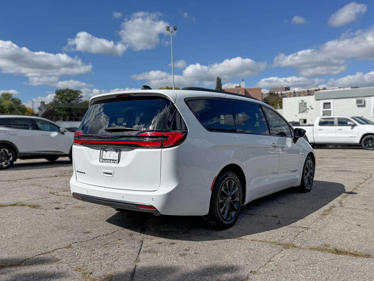 2025 Chrysler Pacifica Select | NAVIGATION | BACKUP CAMERA | REMOTE START Photo
