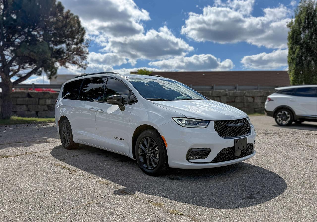 2025 Chrysler Pacifica Select | NAVIGATION | BACKUP CAMERA | REMOTE START Photo2