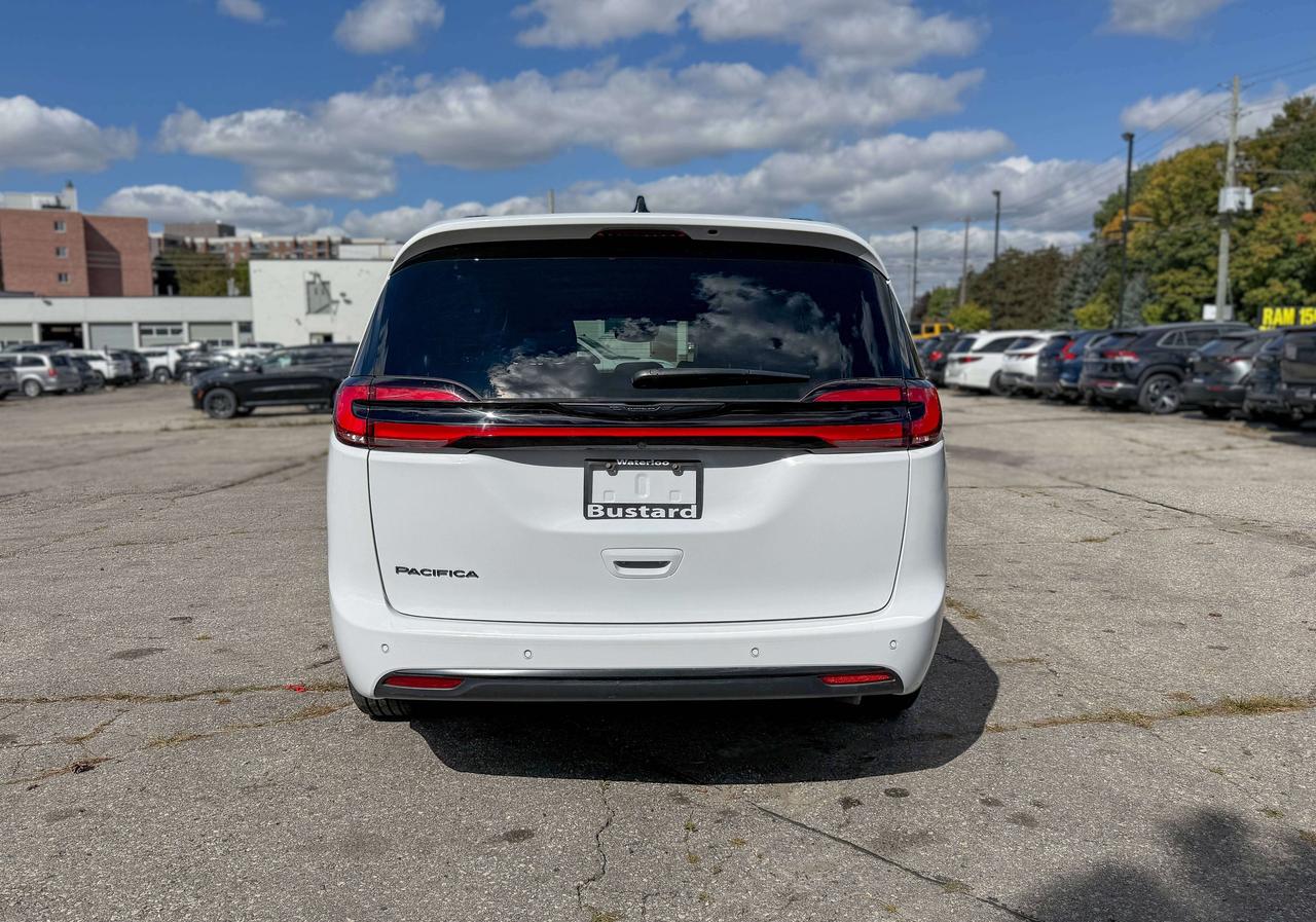 2025 Chrysler Pacifica Select | NAVIGATION | BACKUP CAMERA | REMOTE START Photo