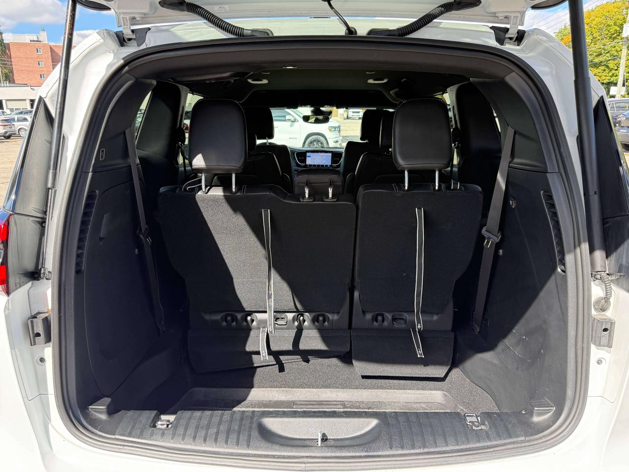 2025 Chrysler Pacifica Select | NAVIGATION | BACKUP CAMERA | REMOTE START Photo