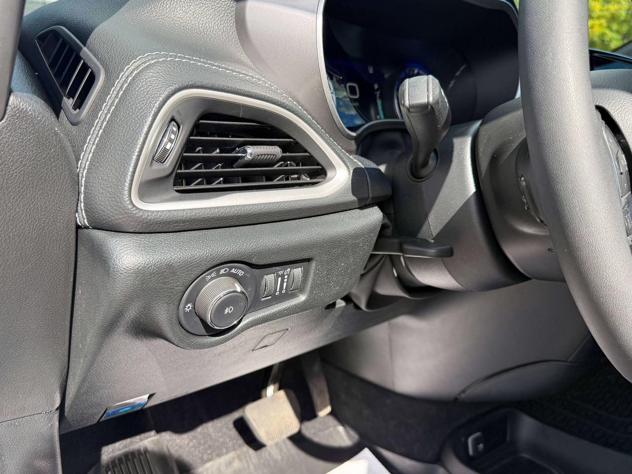 2025 Chrysler Pacifica Select | NAVIGATION | BACKUP CAMERA | REMOTE START Photo