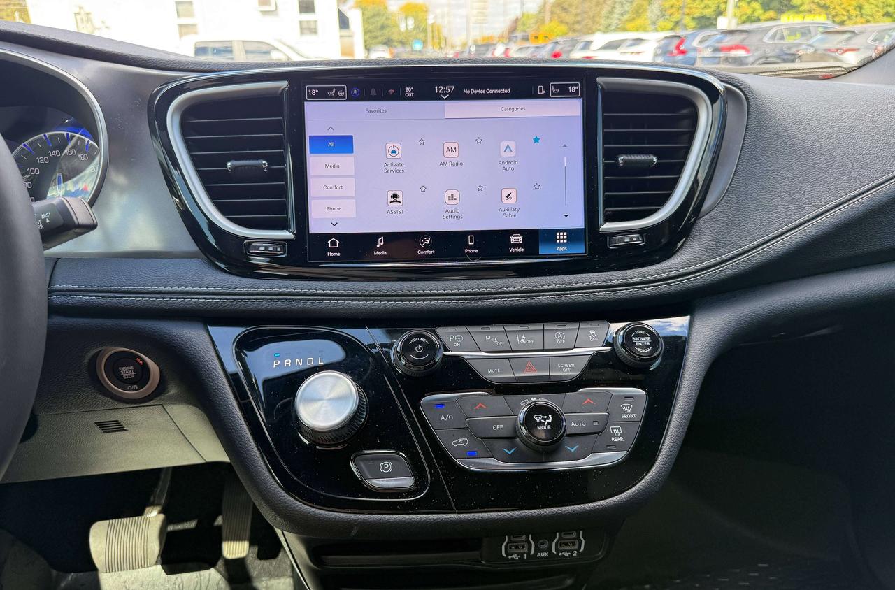 2025 Chrysler Pacifica Select | NAVIGATION | BACKUP CAMERA | REMOTE START Photo