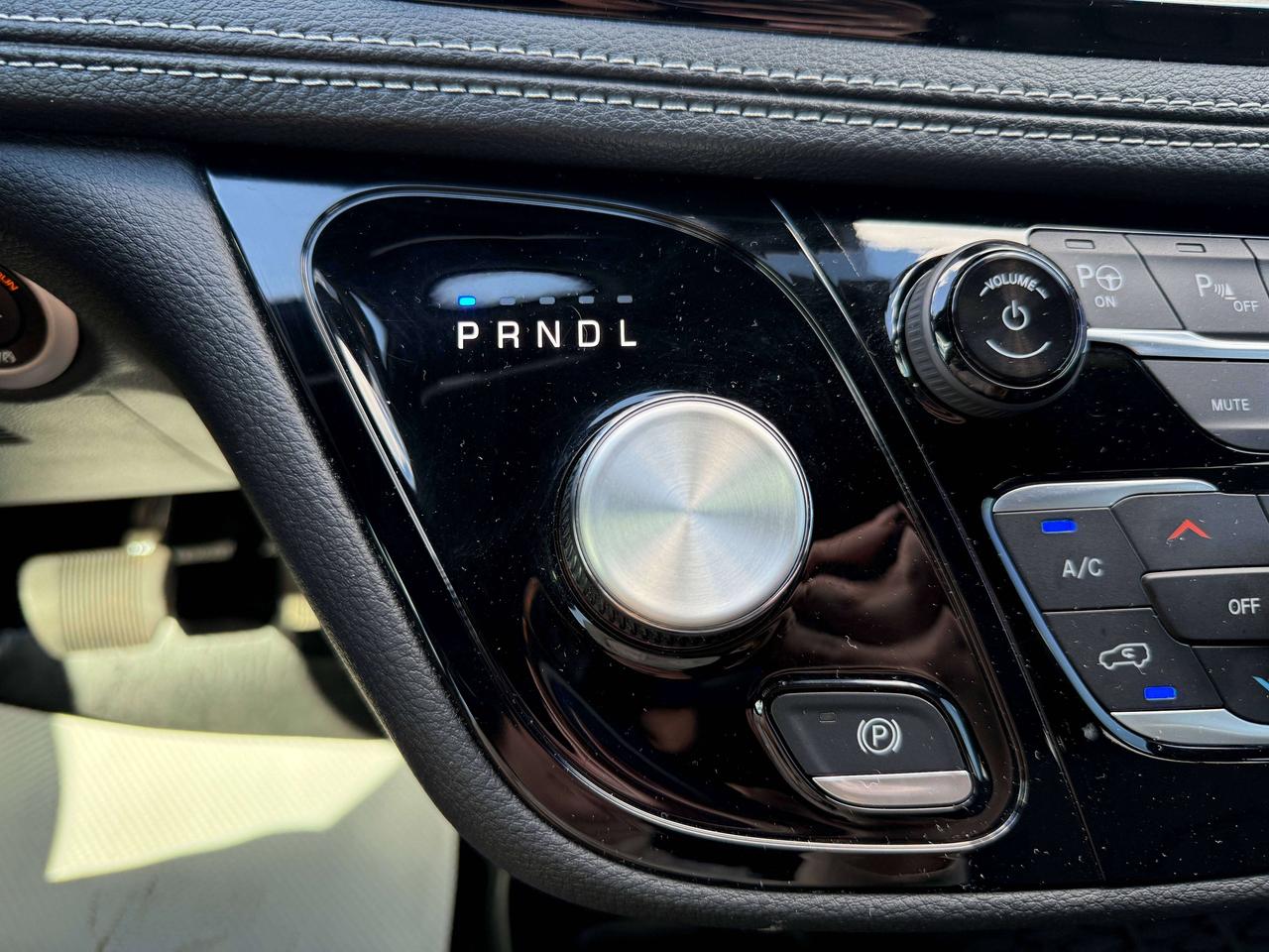 2025 Chrysler Pacifica Select | NAVIGATION | BACKUP CAMERA | REMOTE START Photo