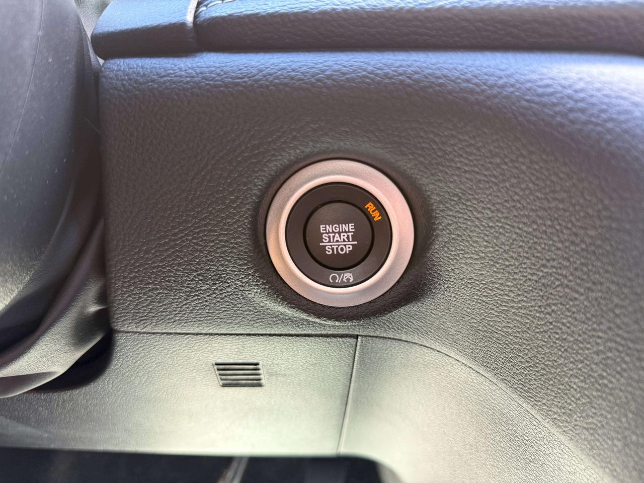 2025 Chrysler Pacifica Select | NAVIGATION | BACKUP CAMERA | REMOTE START Photo