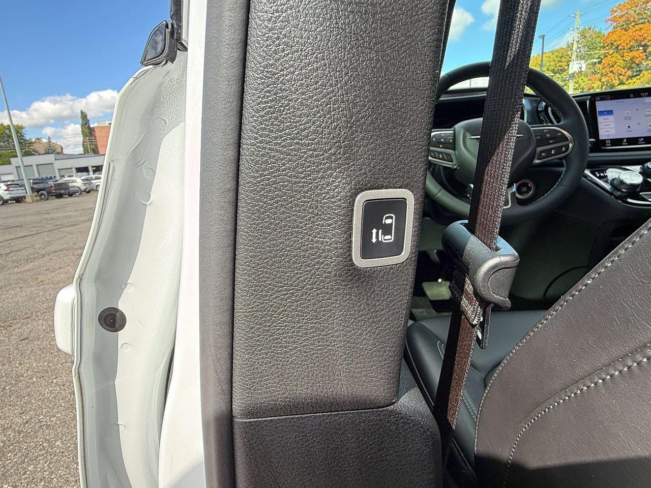 2025 Chrysler Pacifica Select | NAVIGATION | BACKUP CAMERA | REMOTE START Photo
