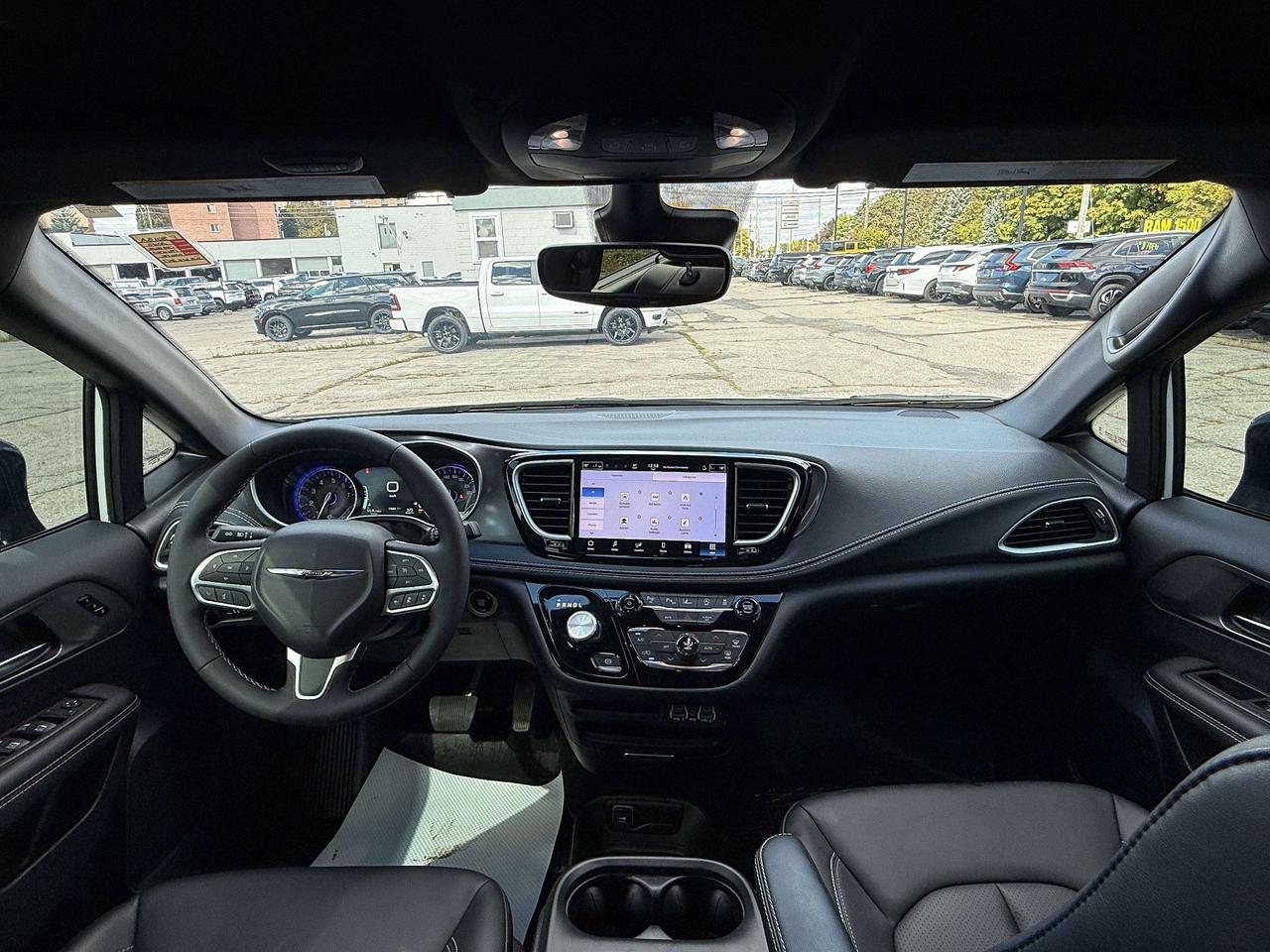 2025 Chrysler Pacifica Select | NAVIGATION | BACKUP CAMERA | REMOTE START Photo