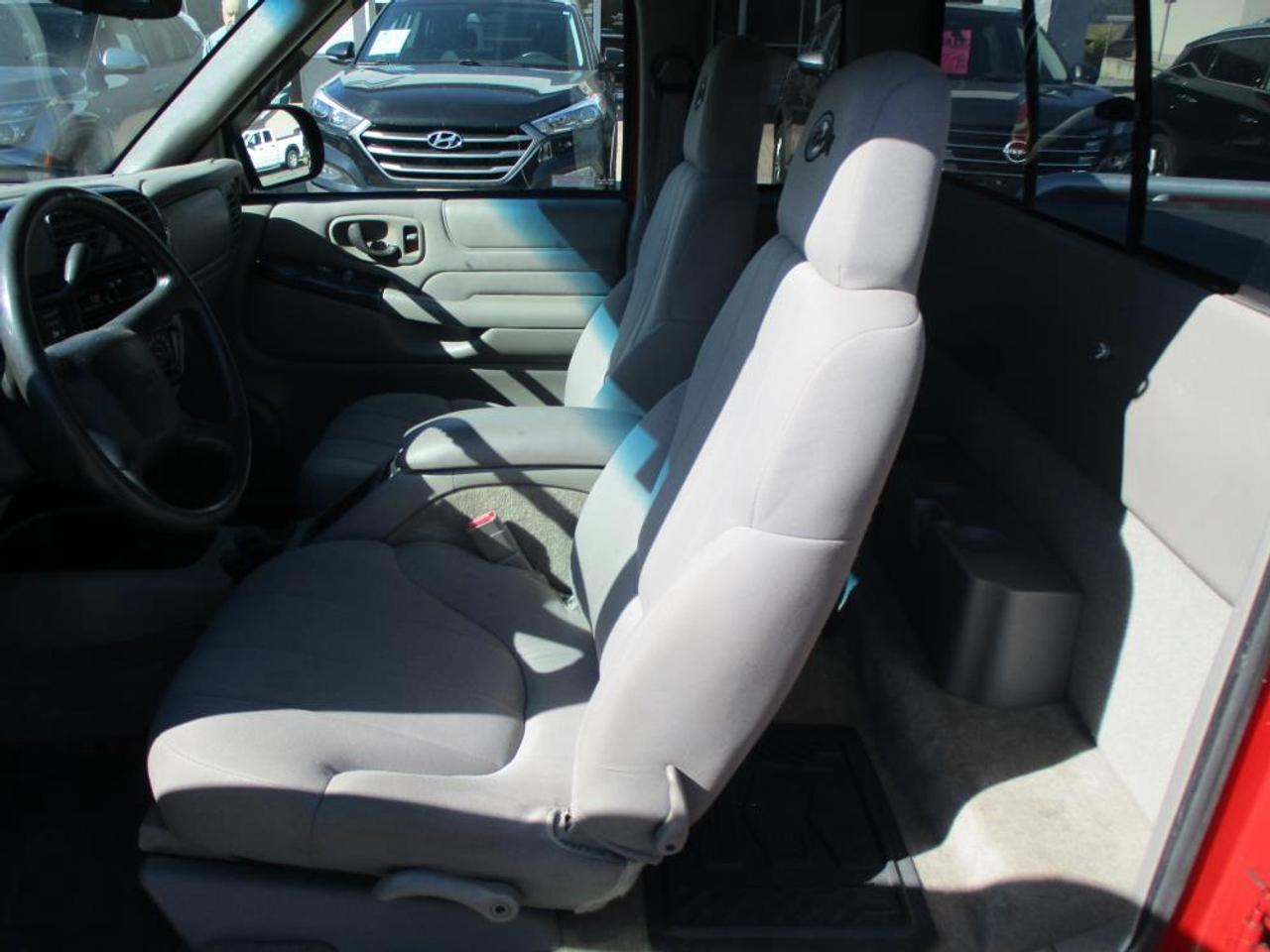 2003 GMC Sonoma SLS Ext. Cab 2WD Photo