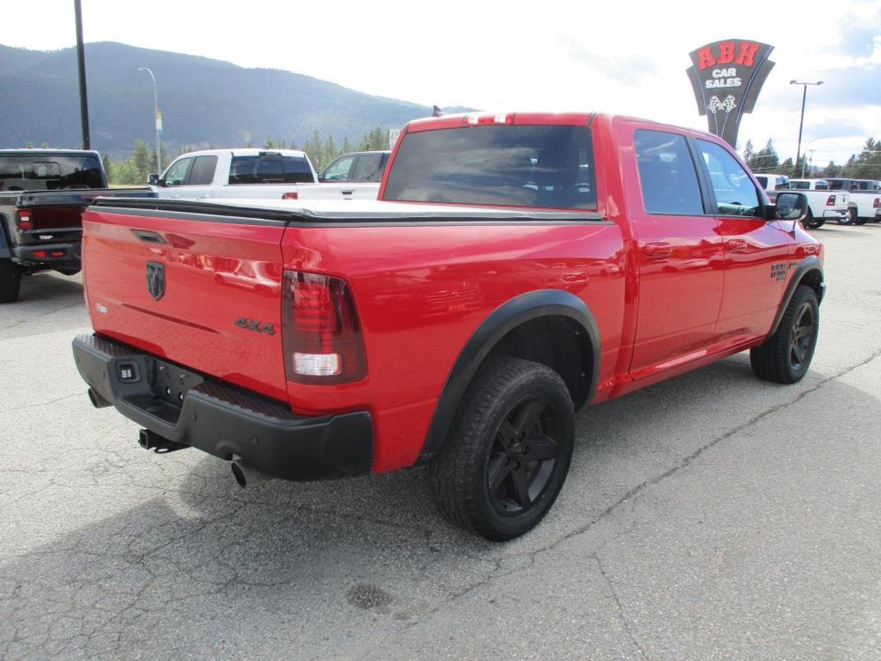 2022 RAM 1500 Classic WARLOCK CREW 4X4 Photo