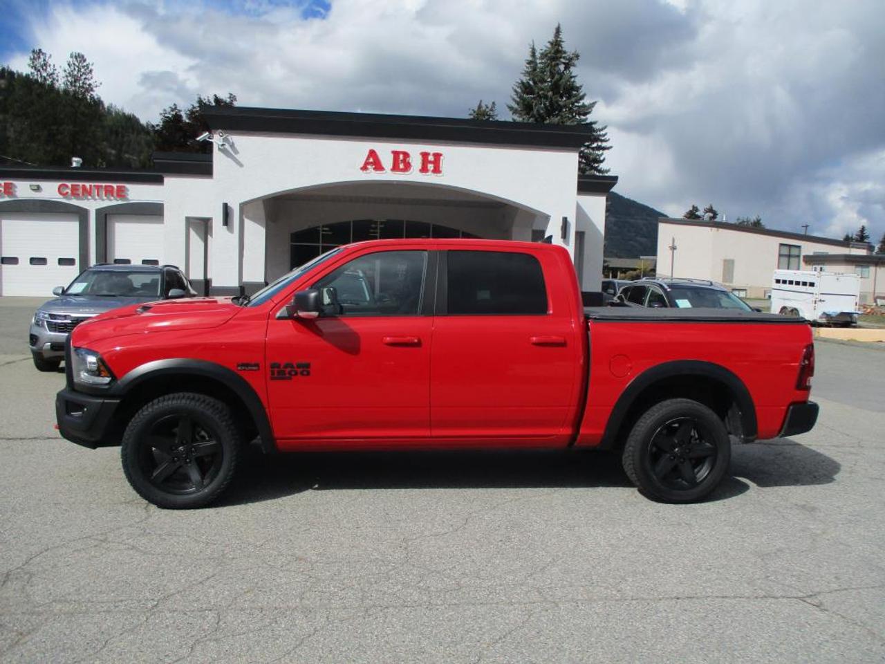 2022 RAM 1500 Classic WARLOCK CREW 4X4 Photo