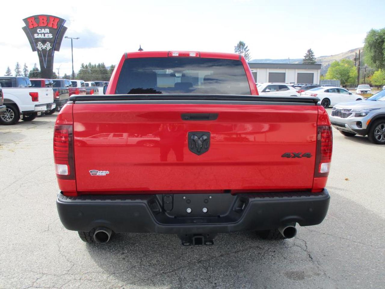 2022 RAM 1500 Classic WARLOCK CREW 4X4 - Photo #7