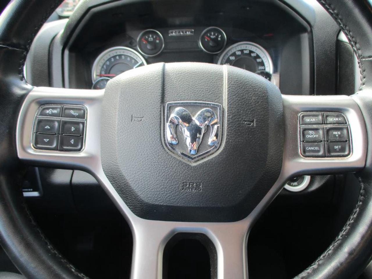 2022 RAM 1500 Classic WARLOCK CREW 4X4 Photo