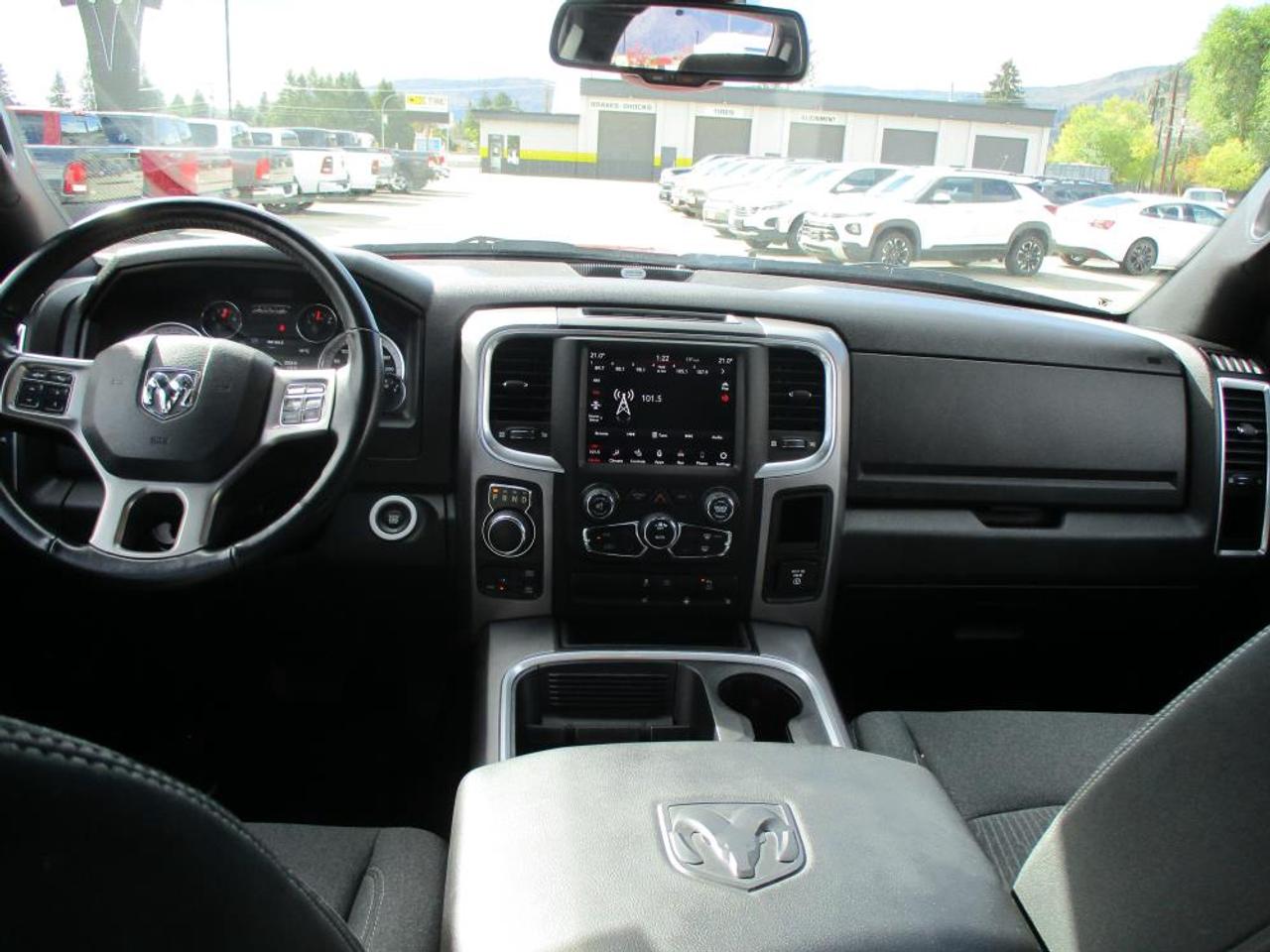 2022 RAM 1500 Classic WARLOCK CREW 4X4 - Photo #18