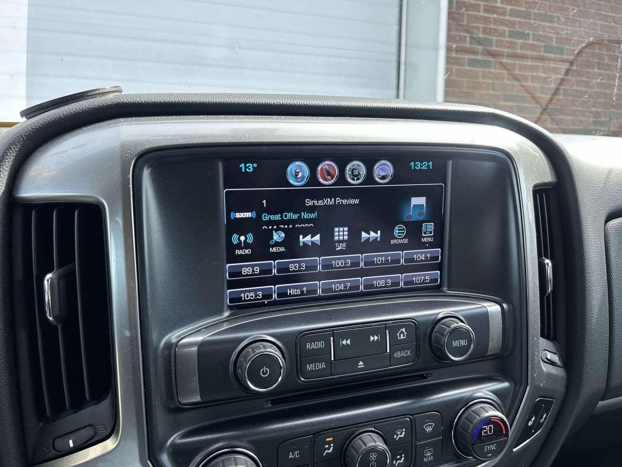 2018 Chevrolet Silverado 1500 LT 4X4 |CREW | 5.3L V8 | Z71 | HTD SEATS | TOW PKG Photo3