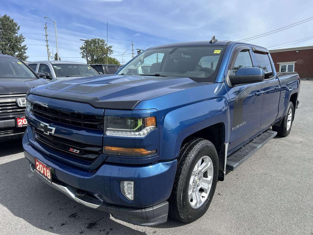 2018 Chevrolet Silverado 1500 LT 4X4 |CREW | 5.3L V8 | Z71 | HTD SEATS | TOW PKG Photo0