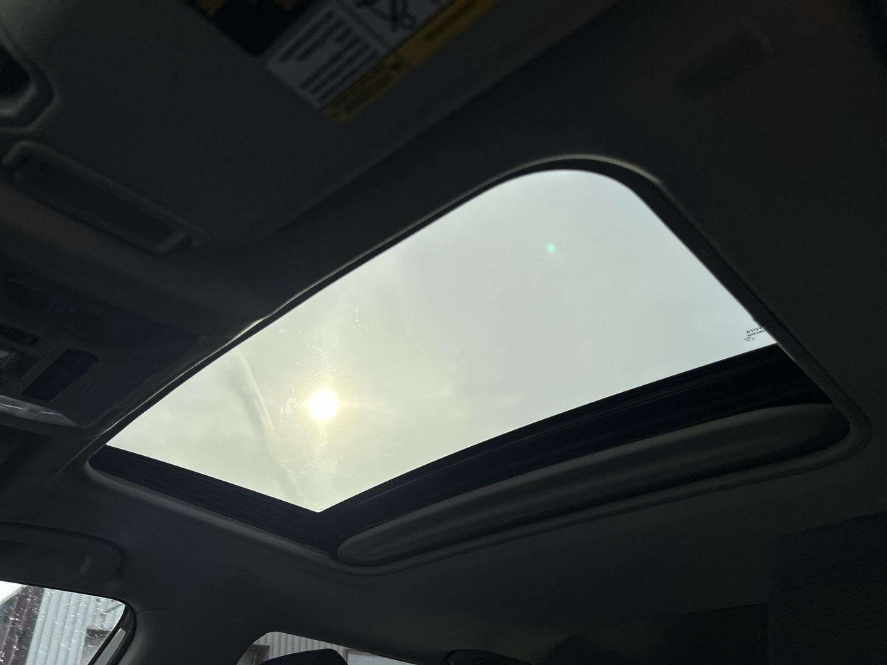 2023 Toyota RAV4 XLE AWD | SUNROOF | HTD SEATS | CARPLAY | ALLOYS Photo5