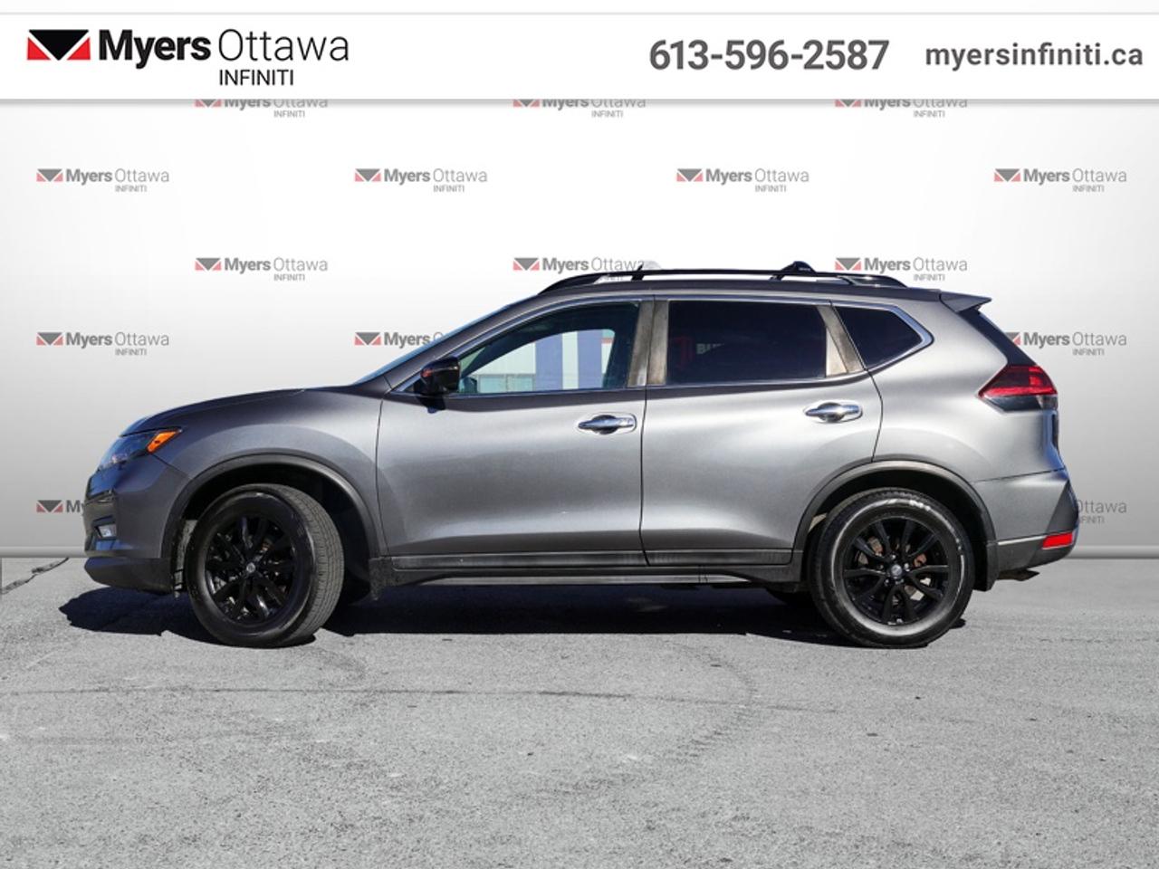 2018 Nissan Rogue AWD SV Moonroof  Midnight Edition, Clean CarFax Photo4