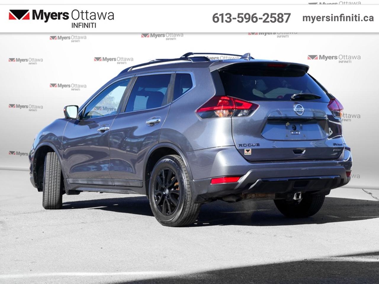 2018 Nissan Rogue AWD SV Moonroof  Midnight Edition, Clean CarFax Photo3