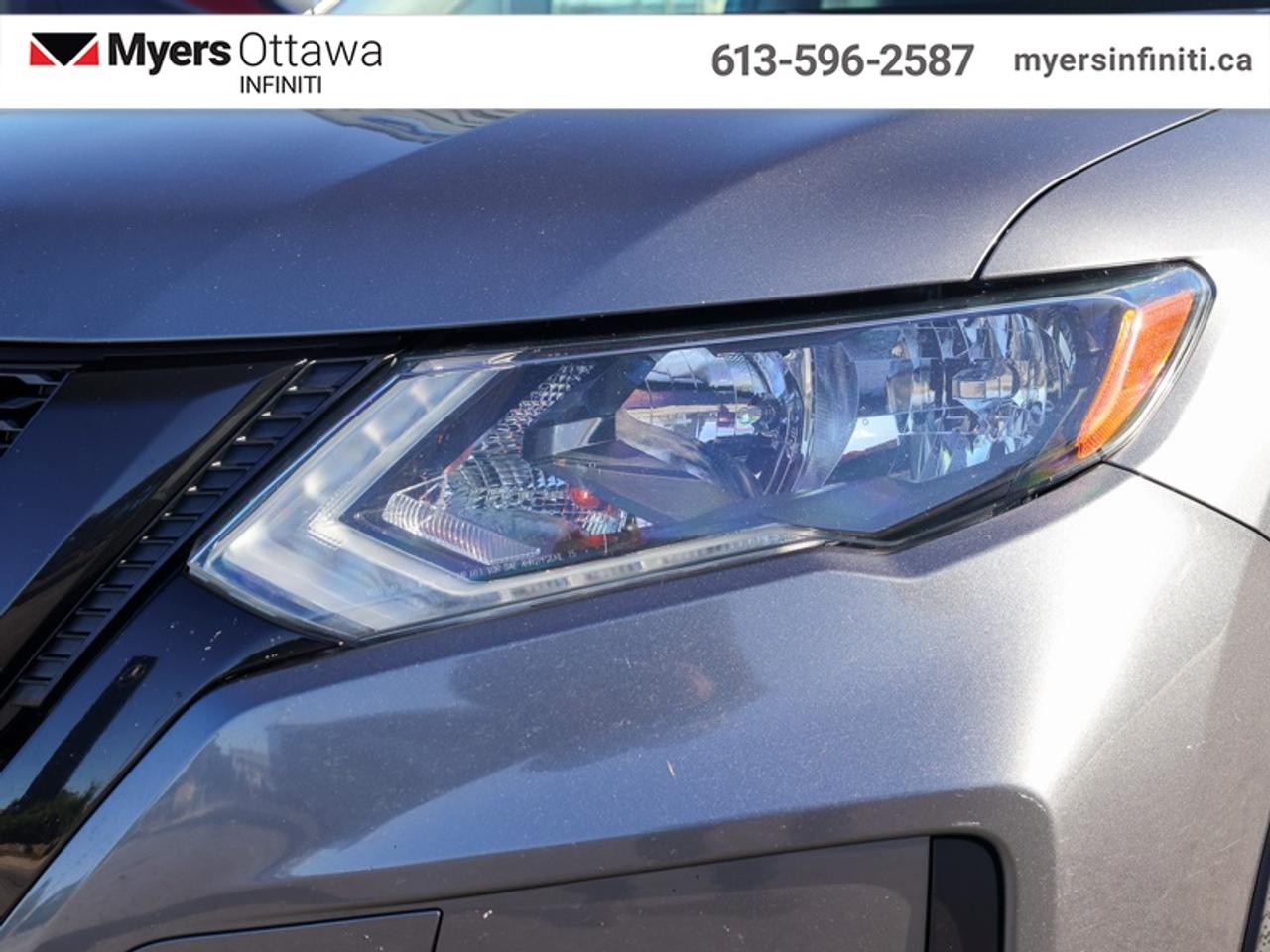 2018 Nissan Rogue AWD SV Moonroof  Midnight Edition, Clean CarFax Photo