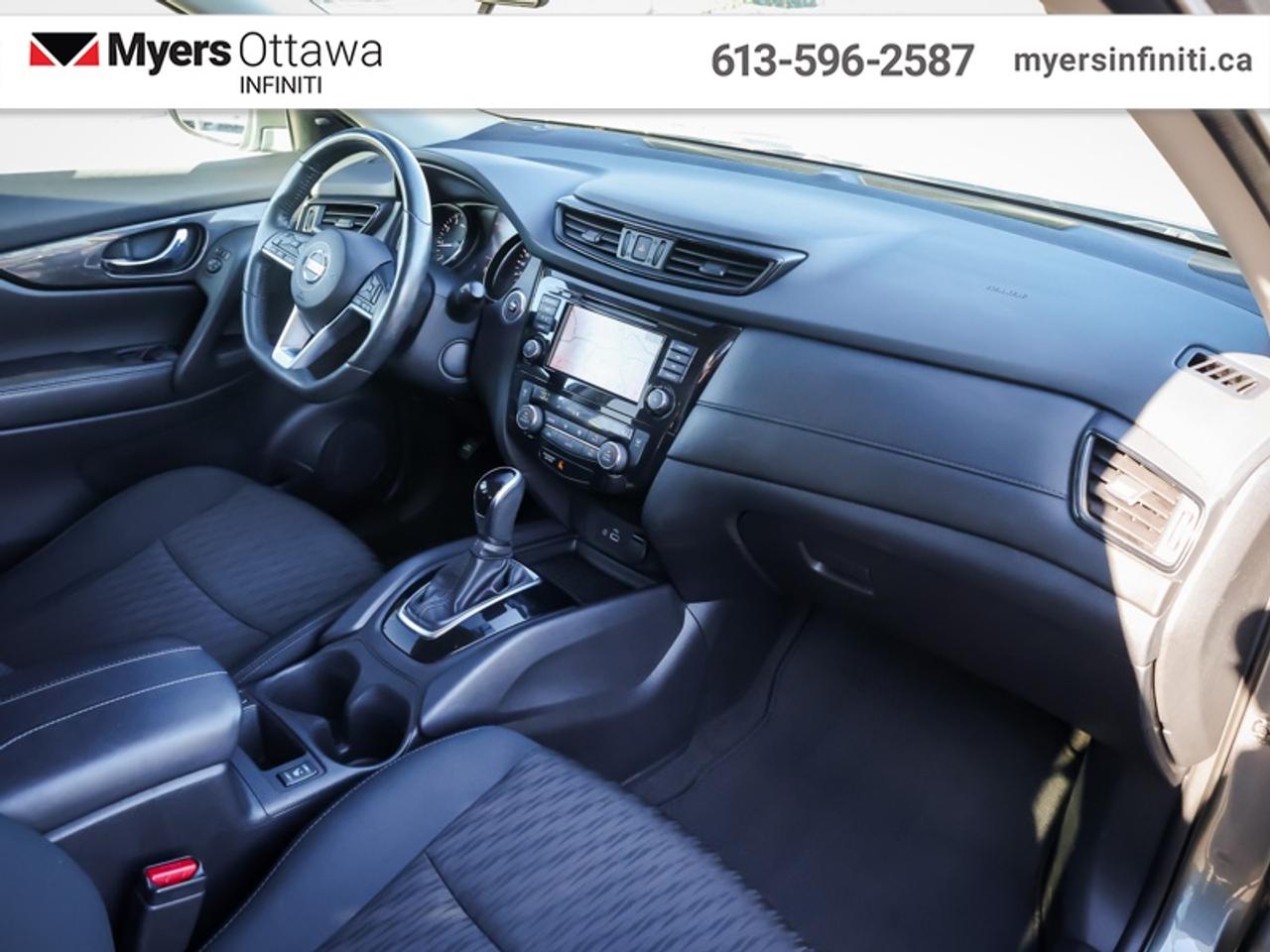 2018 Nissan Rogue AWD SV Moonroof  Midnight Edition, Clean CarFax Photo