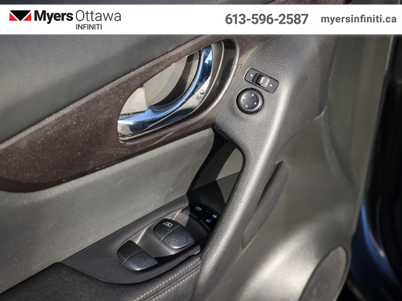 2018 Nissan Rogue AWD SV Moonroof  Midnight Edition, Clean CarFax Photo