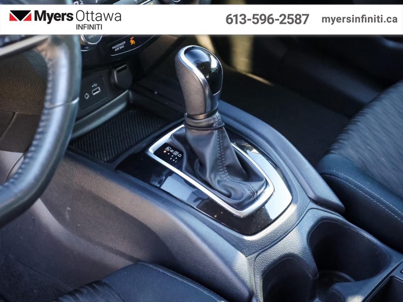 2018 Nissan Rogue AWD SV Moonroof  Midnight Edition, Clean CarFax Photo