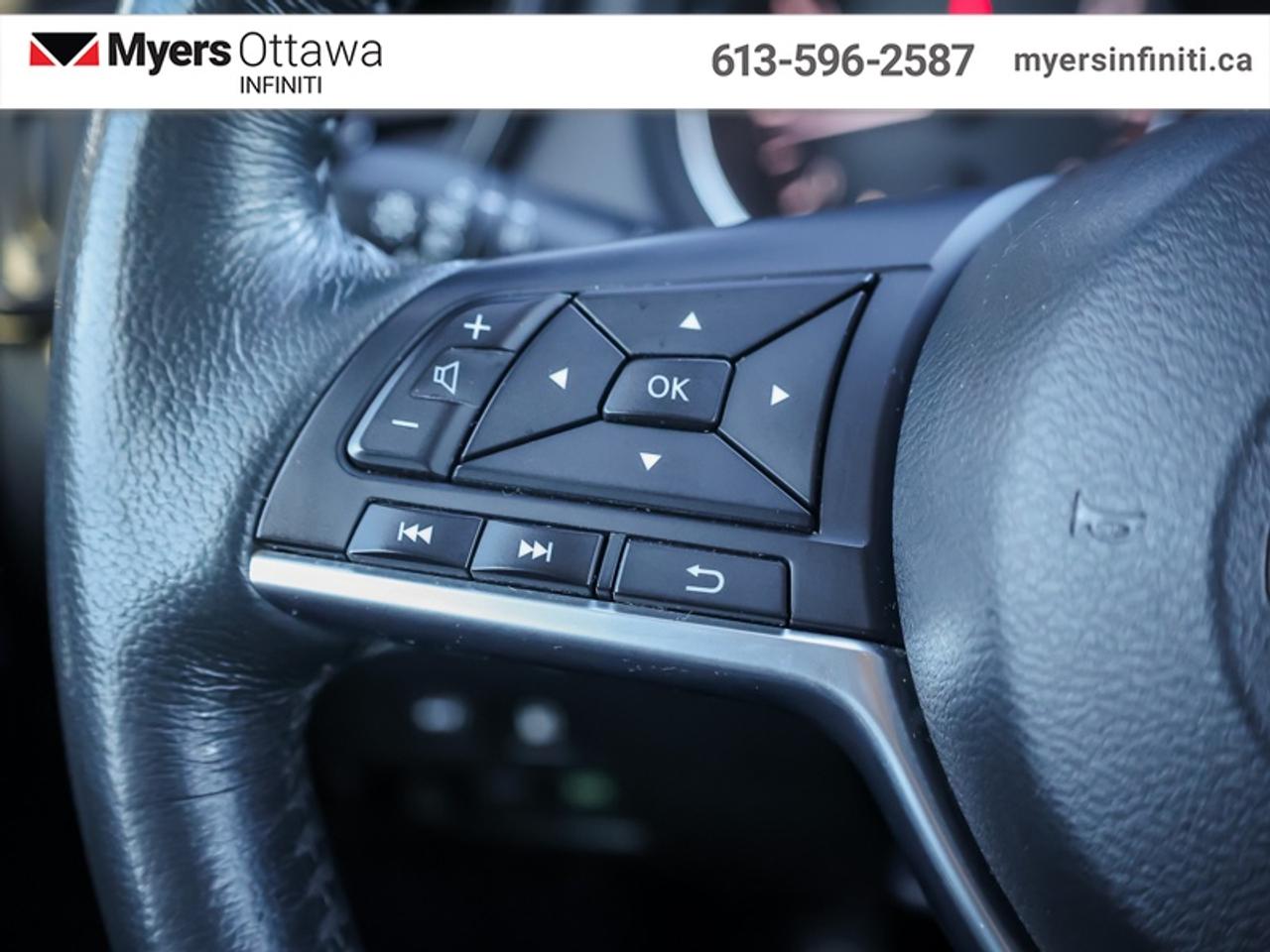 2018 Nissan Rogue AWD SV Moonroof  Midnight Edition, Clean CarFax Photo
