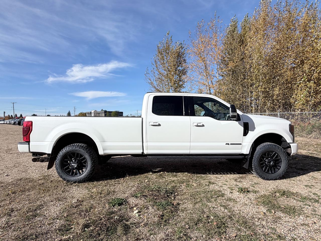 2022 Ford F-350 Super Duty SRW Lariat Photo3