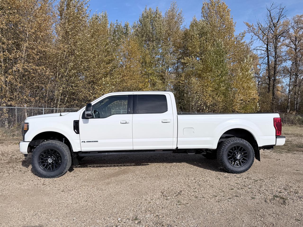 2022 Ford F-350 Super Duty SRW Lariat Photo1