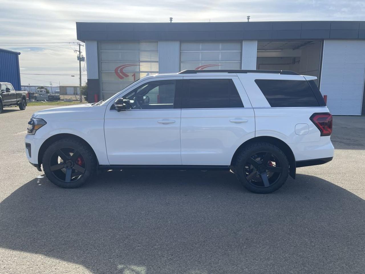 2024 Ford Expedition Limited  Photo3