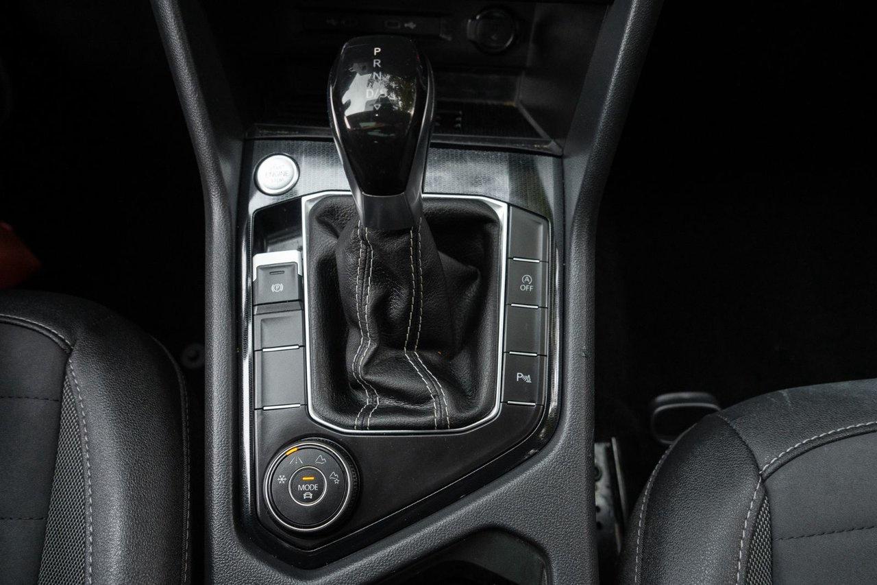 2025 Volkswagen Taos Comfortline Black Edition Photo