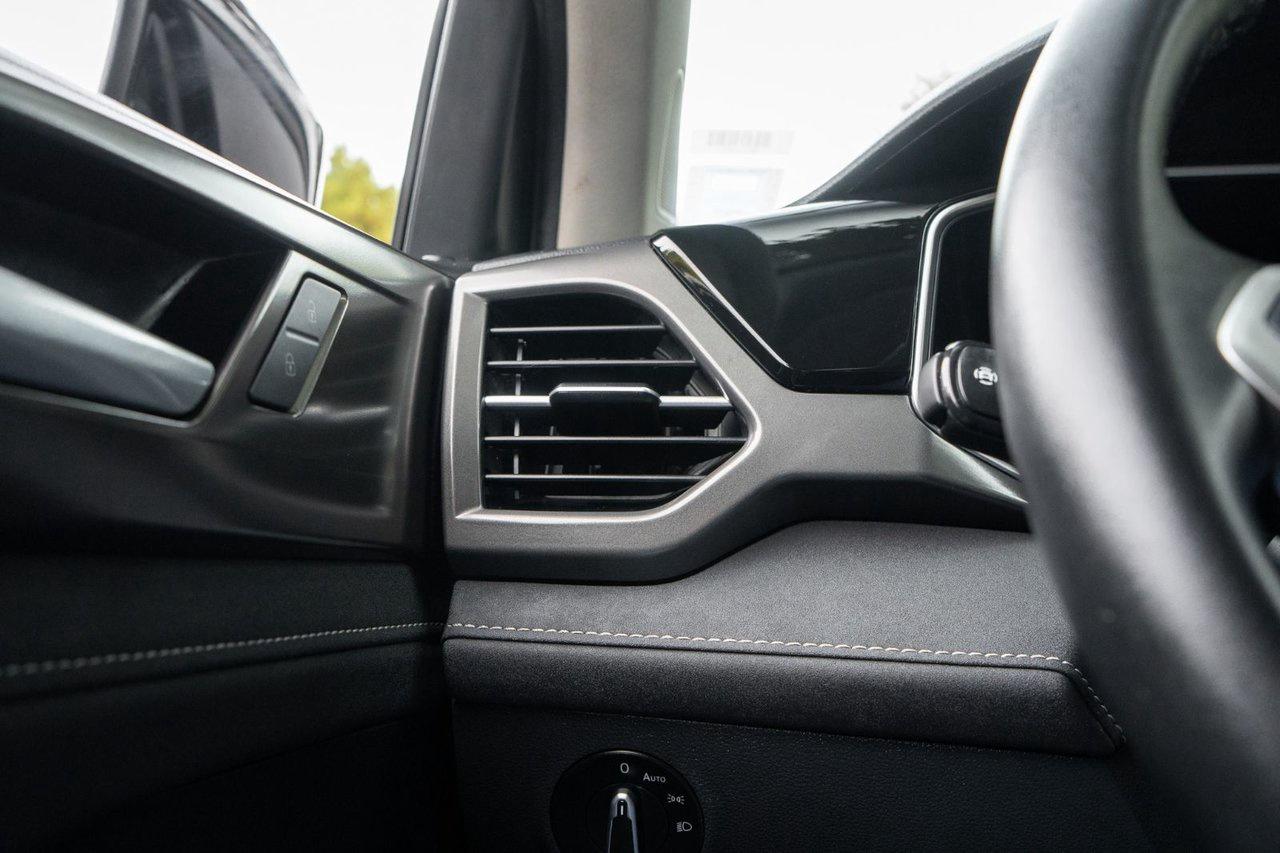 2025 Volkswagen Taos Comfortline Black Edition Photo
