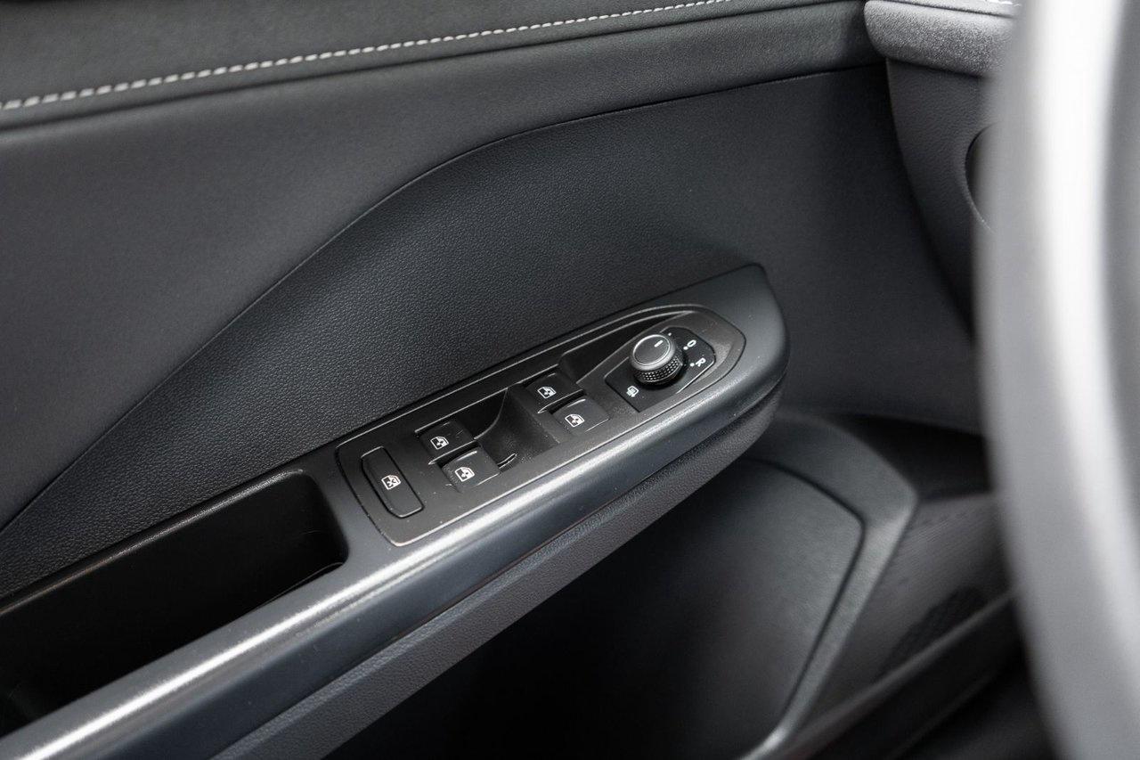 2025 Volkswagen Taos Comfortline Black Edition Photo